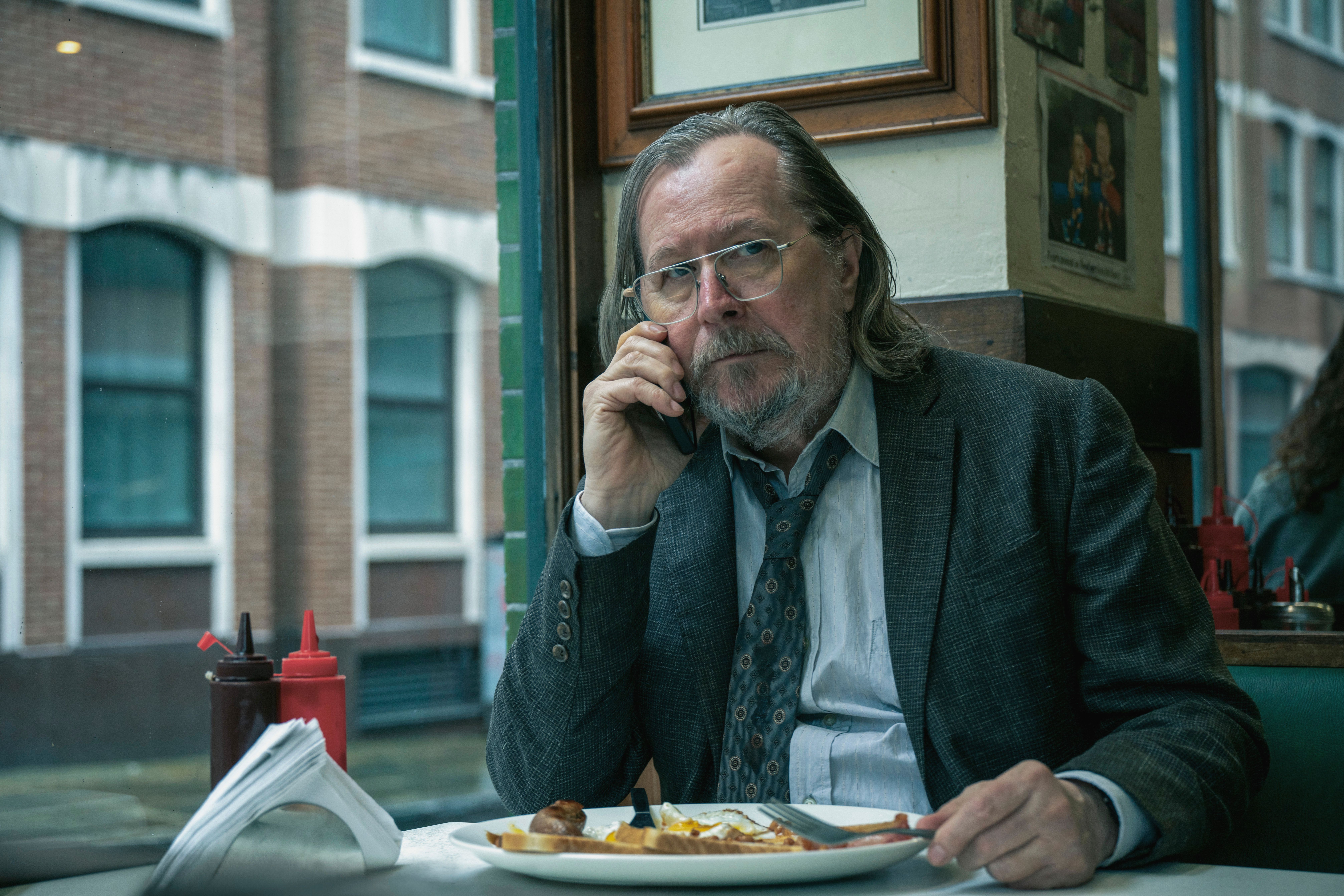Gary Oldman Terima Global Icon Award Edinburgh, Jackson Lamb Jadi Sorotan